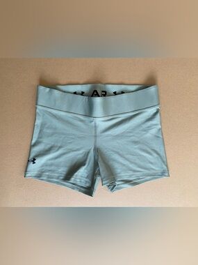 Under Armour Women's HeatGear Grove Green Mid Rise Shorts